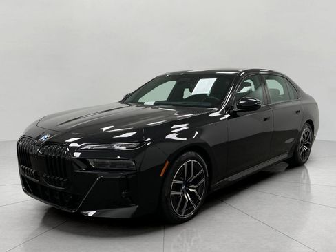 Certified 2023 BMW 760i xDrive w/ Executive Package image 9
