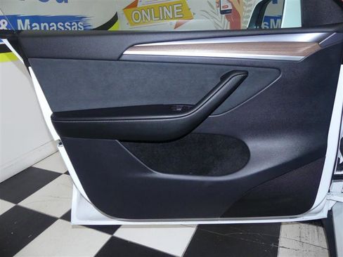 Used 2023 Tesla Model Y AWD image 21