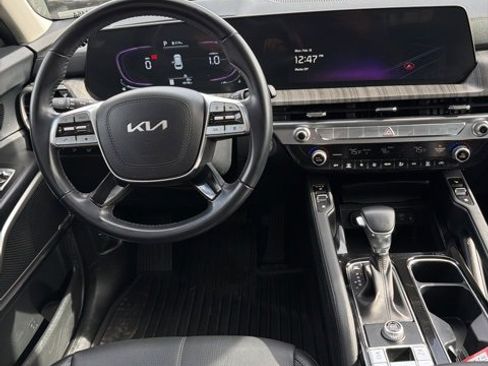 Certified 2023 Kia Telluride EX w/ EX Captain's Chair Package image 27