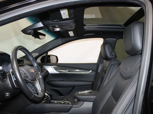 Certified 2022 Cadillac XT5 Sportv w/ LPO, ONYX Package AWD/4WD image 9