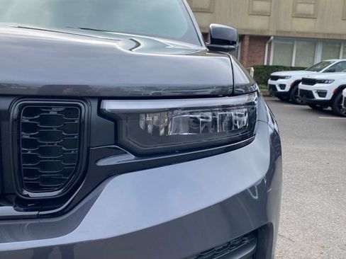 New 2025 Jeep Grand Cherokee Altitude image 10