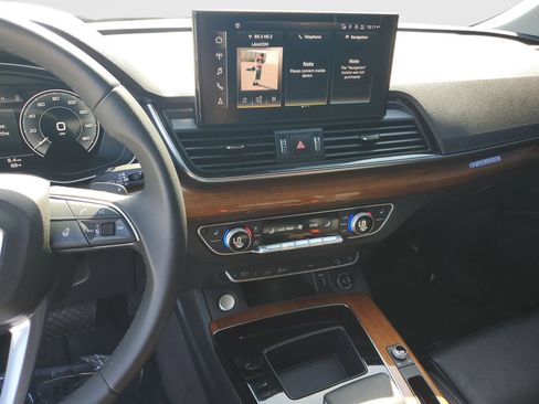 Used 2024 Audi Q5 e Premium w/ Convenience Package AWD/4WD image 23