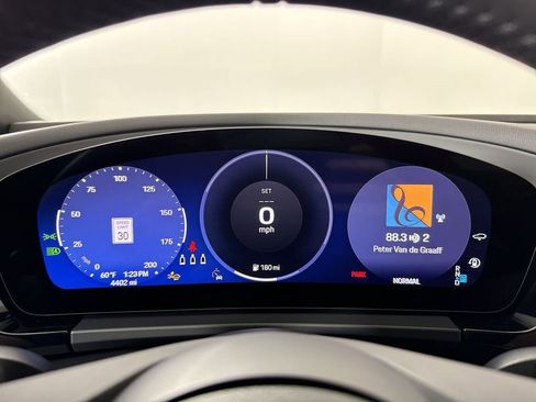 Certified 2025 Porsche Macan 4 Electric image 37