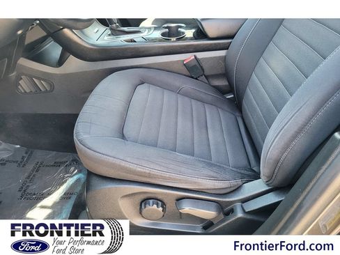 Used 2017 Ford Edge SE AWD/4WD image 25