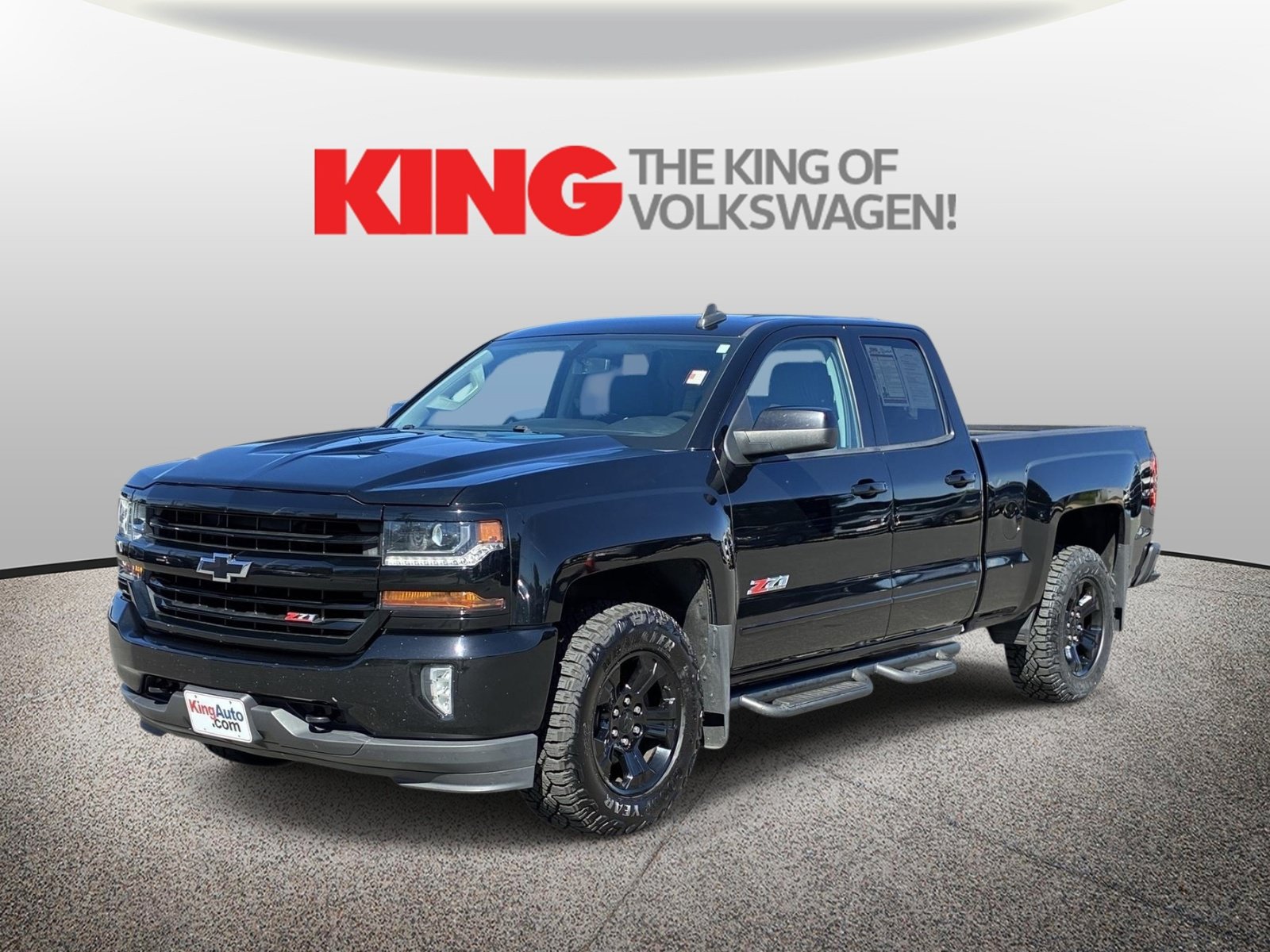Used 2018 Chevrolet Silverado 1500 LT w/ Midnight Edition AWD/4WD image 7