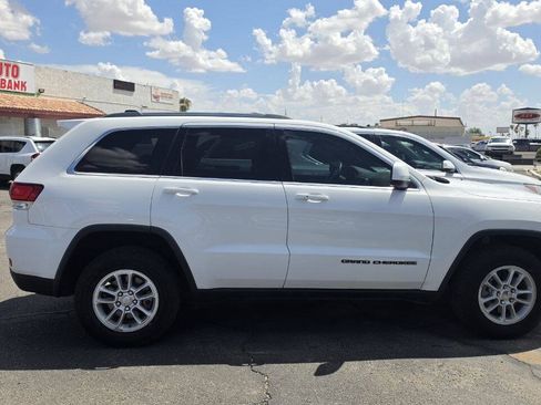 Used 2020 Jeep Grand Cherokee Laredo AWD/4WD image 4