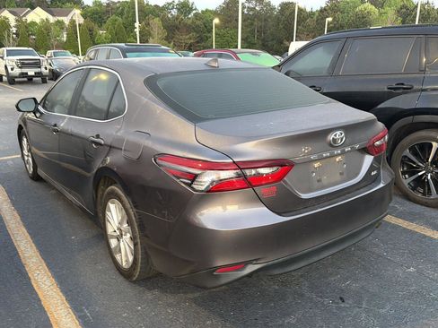 Used 2022 Toyota Camry LE image 10