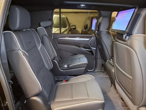 New 2026 Cadillac Escalade ESV Luxury AWD/4WD image 7