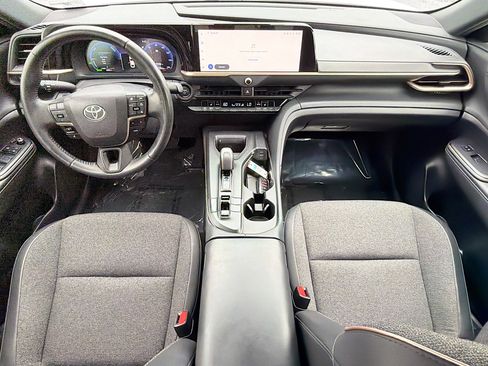 Used 2023 Toyota Crown Limited image 14