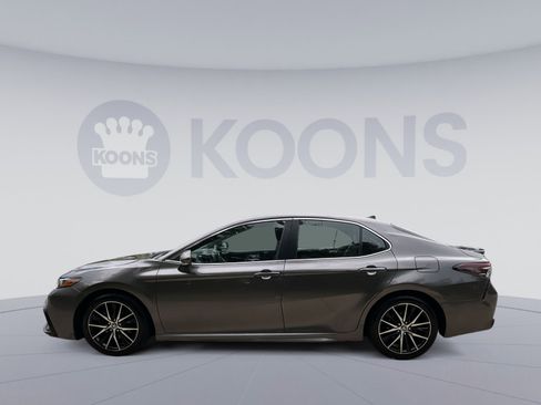 Used 2024 Toyota Camry SE w/ Cold Weather Package FWD image 13