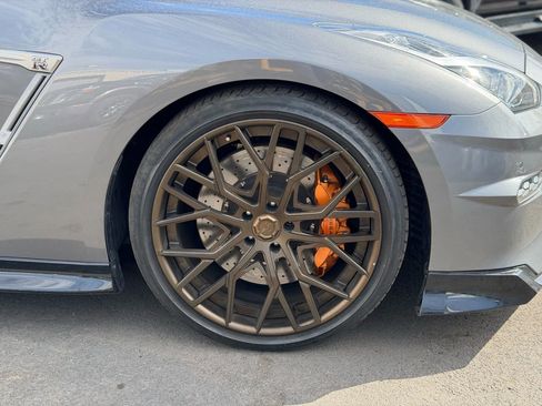 Used 2024 Nissan GT-R Premium w/ Premium Interior Package image 37