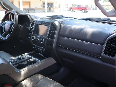 Used 2019 Ford Expedition Max XLT w/ Equipment Group 202A AWD/4WD image 17