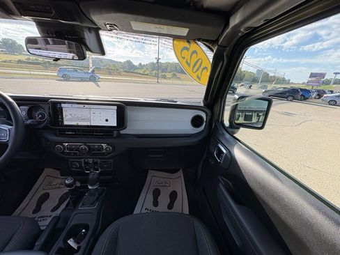 Used 2025 Jeep Wrangler Sport image 31