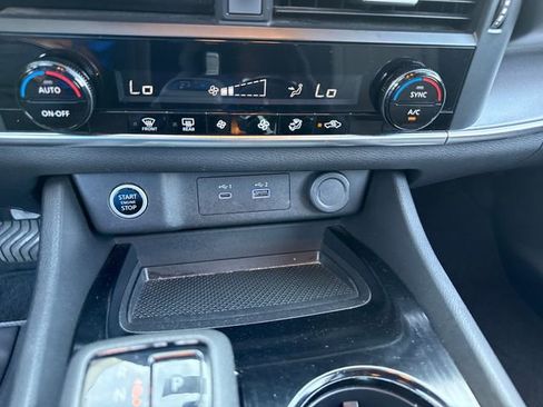Used 2023 Nissan Rogue SV FWD image 18