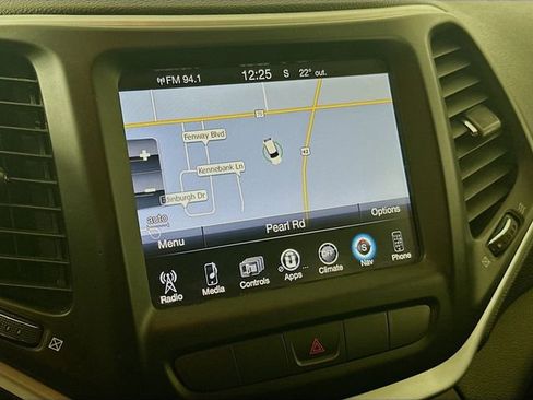 Used 2015 Jeep Cherokee Trailhawk w/ Comfort/Convenience Group AWD/4WD image 15