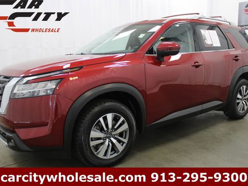 Used 2023 Nissan Pathfinder SL AWD/4WD image 1