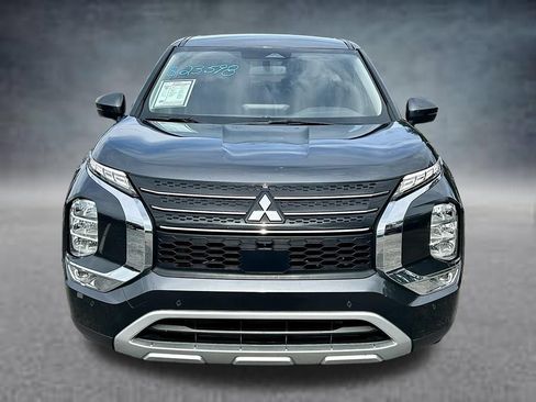 Used 2024 Mitsubishi Outlander SE FWD image 2