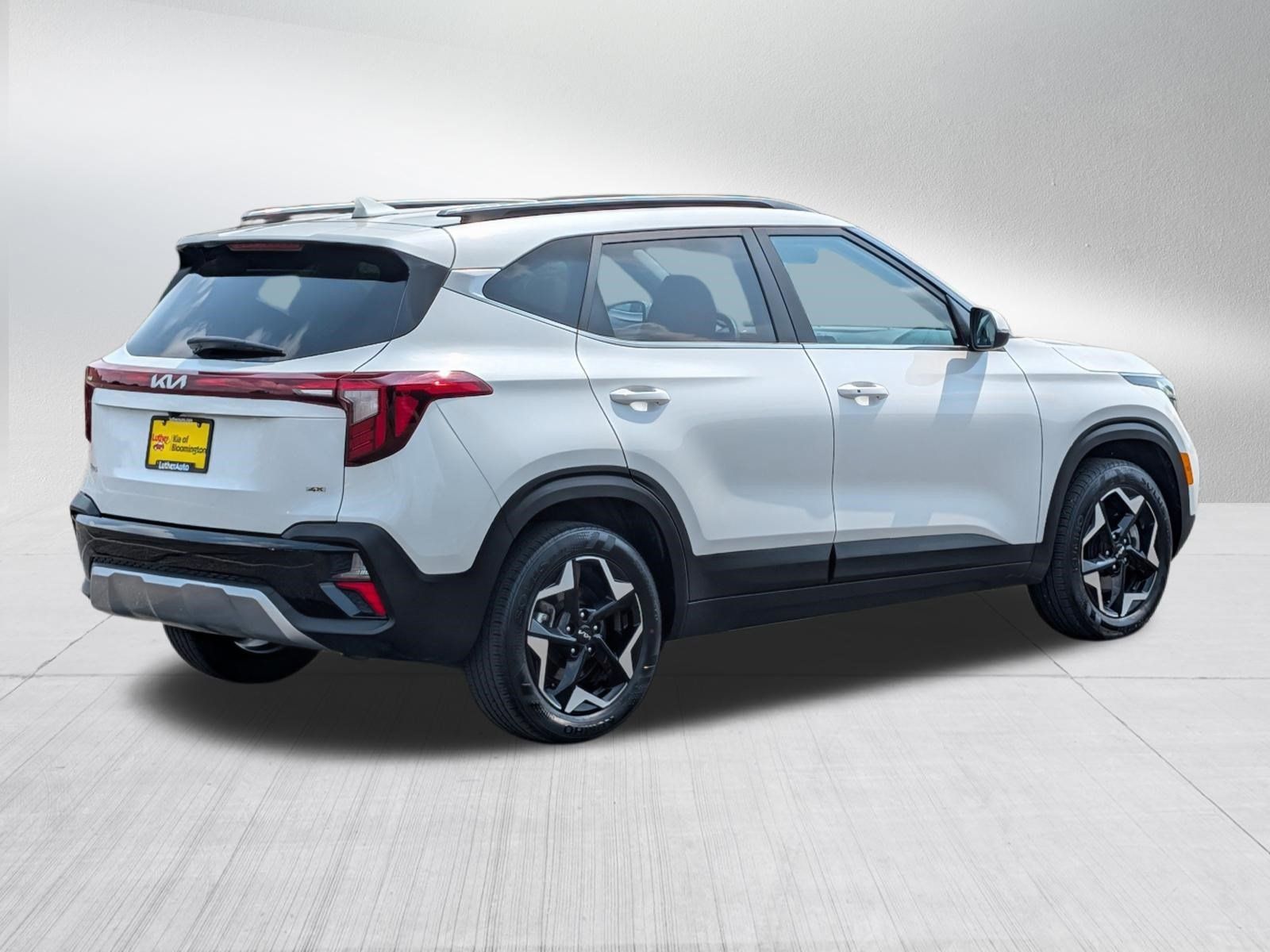 Used 2024 Kia Seltos EX AWD/4WD image 3