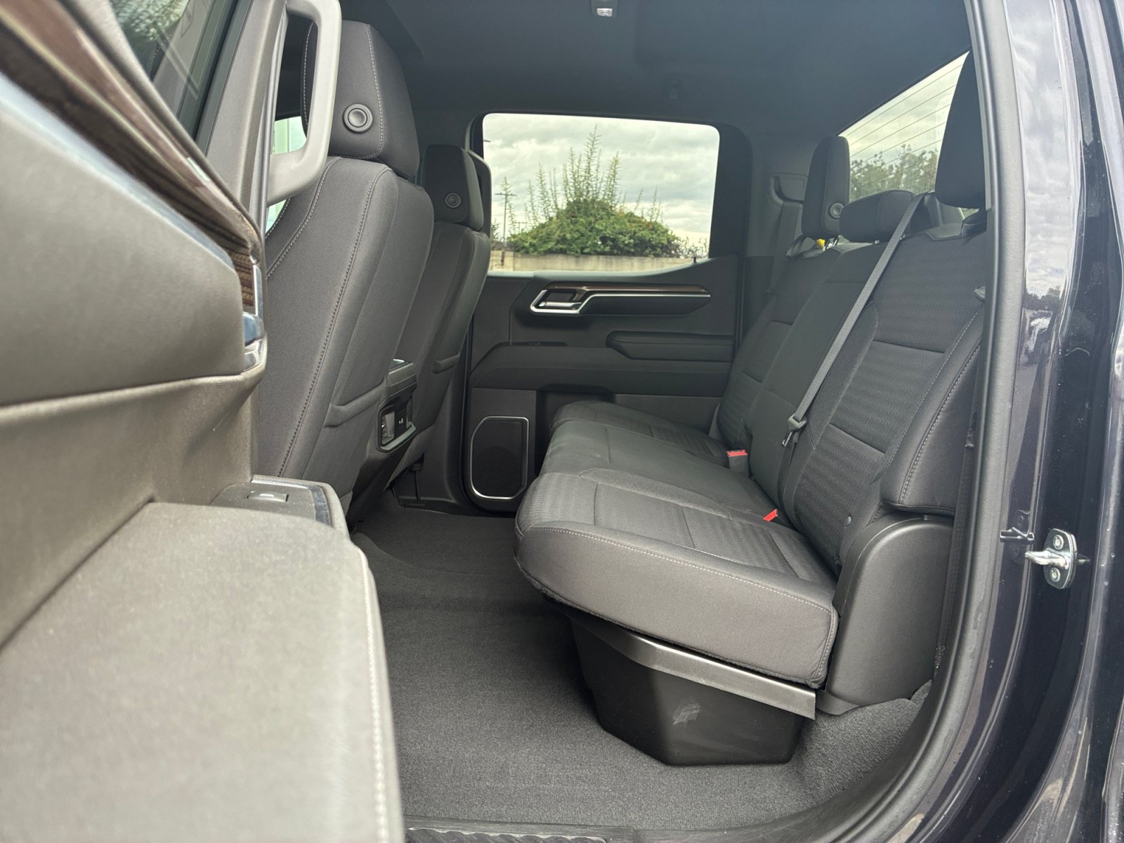 Used 2022 Chevrolet Silverado 1500 LT AWD/4WD image 24