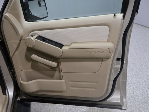 Used 2006 Ford Explorer XLT AWD/4WD image 23