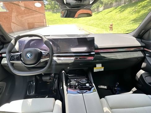 Used 2026 BMW i5 eDrive40 w/ Premium Package AWD/4WD image 23