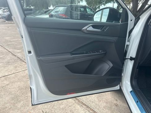 New 2026 Volkswagen Taos SE FWD image 44