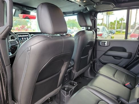 Used 2020 Jeep Gladiator Overland AWD/4WD image 10