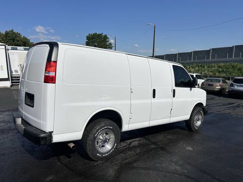 Used 2020 Chevrolet Express 2500 2500 3dr Cargo Van w/ Driver Convenience Package image 16