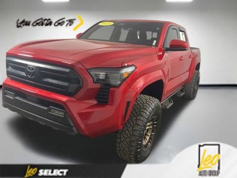 Used 2025 Toyota Tacoma SR5 image 1