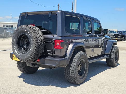 Used 2021 Jeep Wrangler Unlimited Sahara AWD/4WD image 3
