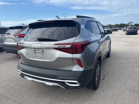 Used 2023 Kia Seltos S w/ Navigation Package image 3