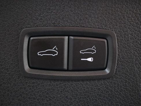Certified 2024 Porsche Macan AWD/4WD image 26