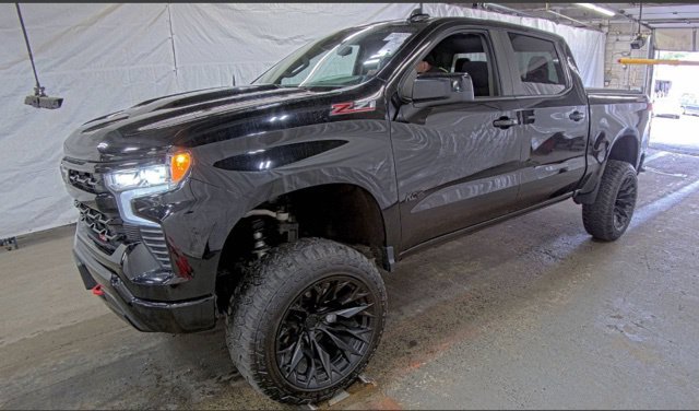 Used 2023 Chevrolet Silverado 1500 LT Trail Boss w/ Protection Package AWD/4WD image 1