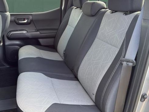 Used 2020 Toyota Tacoma TRD Off-Road w/ Technology Package image 26