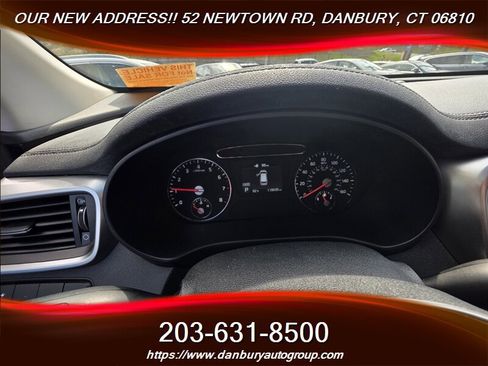Used 2019 Kia Sorento LX image 10