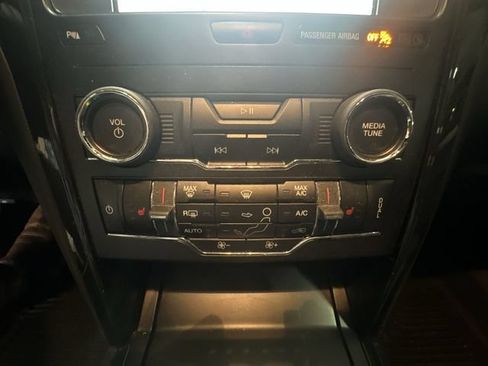Used 2019 Ford Explorer XLT w/ Equipment Group 202A FWD image 21