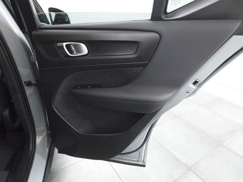Used 2025 Volvo XC40 B5 Plus AWD/4WD image 28