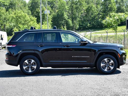 Used 2022 Jeep Grand Cherokee Limited 4xe w/ Luxury Tech Group II AWD/4WD image 2