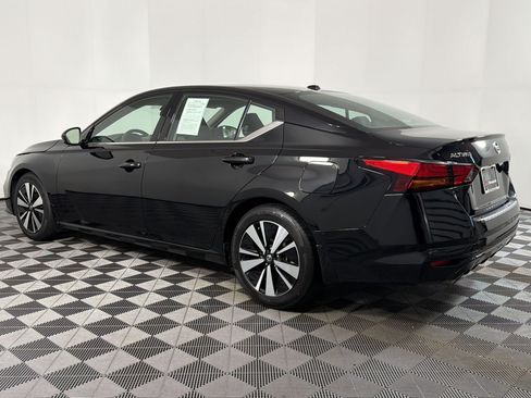 Used 2022 Nissan Altima 2.5 SL FWD image 2