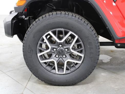 Used 2025 Jeep Wrangler Unlimited Sahara AWD/4WD image 19