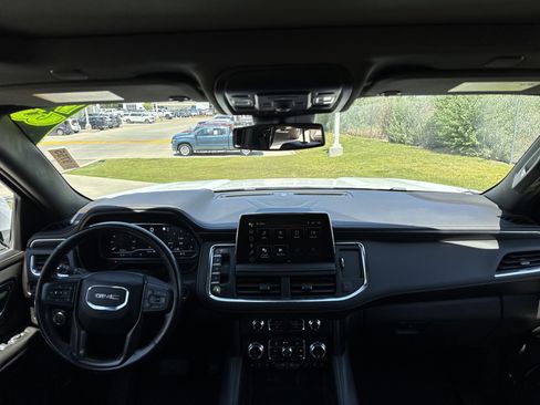 Used 2023 GMC Yukon XL AT4 w/ AT4 Premium Package AWD/4WD image 19