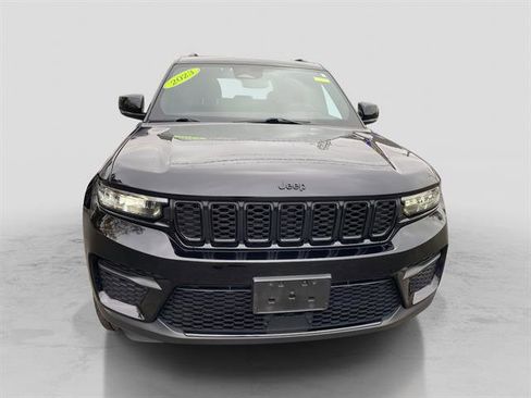 Certified 2023 Jeep Grand Cherokee Altitude image 10