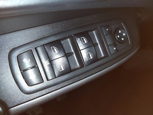 Used 2019 Jeep Cherokee Limited FWD image 27