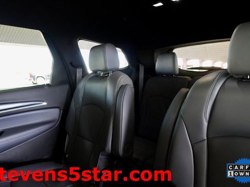 Used 2024 Buick Enclave Premium image 8