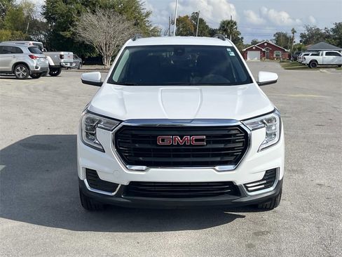 Used 2023 GMC Terrain SLE w/ Driver Convenience Package image 8