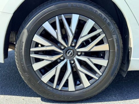 Used 2024 Nissan Altima 2.5 SV FWD image 10