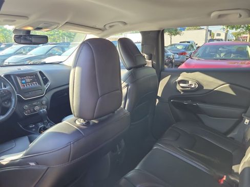 Used 2019 Jeep Cherokee Latitude Plus AWD/4WD image 13