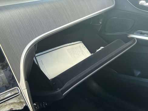 Used 2025 Mercedes-Benz GLC 350e 4MATIC image 12