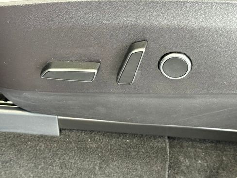 Used 2022 Tesla Model Y Performance image 16