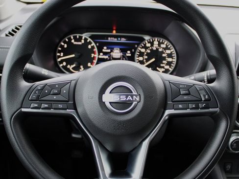 Certified 2025 Nissan Sentra SV image 28